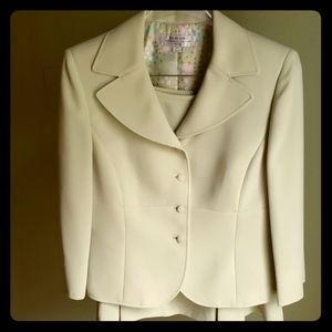 Suit- MINT GREEN photo doesn't show color well
